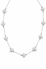 Colar Prateado com Conchas em Aço Inoxidável Romanely