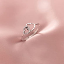 Anillo ajustable de corazón entrelazado en plata de ley 925 con circonitas cúbicas de Romanely