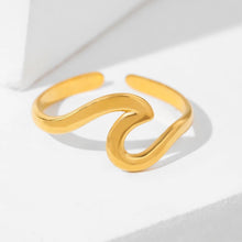 Anillo de Onda Dorada en Acero Inoxidable