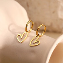 Brincos Coração Dourados em Aço Inoxidável