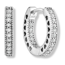 Brincos Minimalistas Românticos Prateados com Zircónias S925