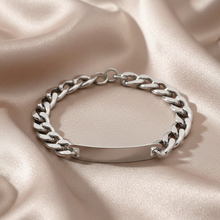 Pulseira Prateada de Elo Grumet com Placa em Aço Inoxidável Romanely