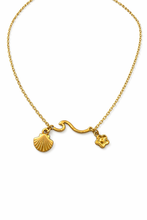 Colar Dourado com Pingentes Onda, Concha e Flor em Aço Inoxidável Romanely