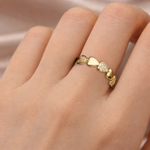 Anillo ajustable de acero inoxidable dorado con corazones y circonitas